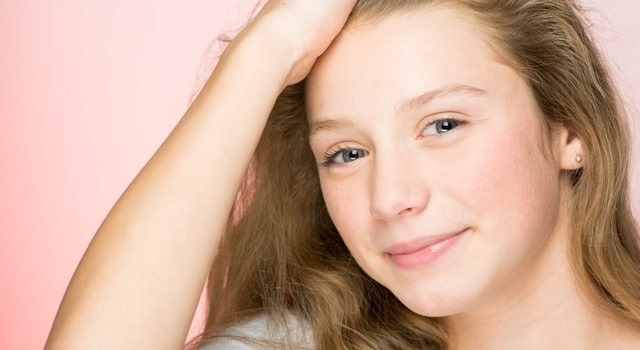 smiling teenage girl blue eyes 640×350 1.jpg
